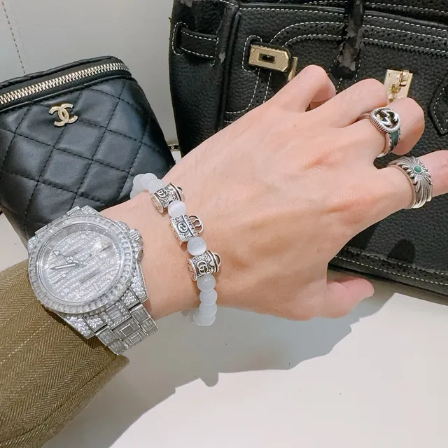 Gucci White Cat's-Eye Bead and Interlocking G Charm Bracelet 2