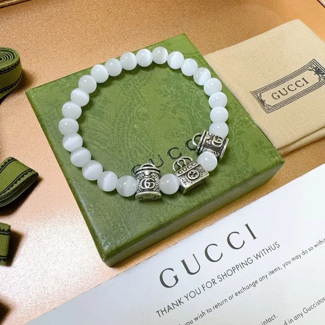 Gucci White Cat's-Eye Bead and Interlocking G Charm Bracelet 4