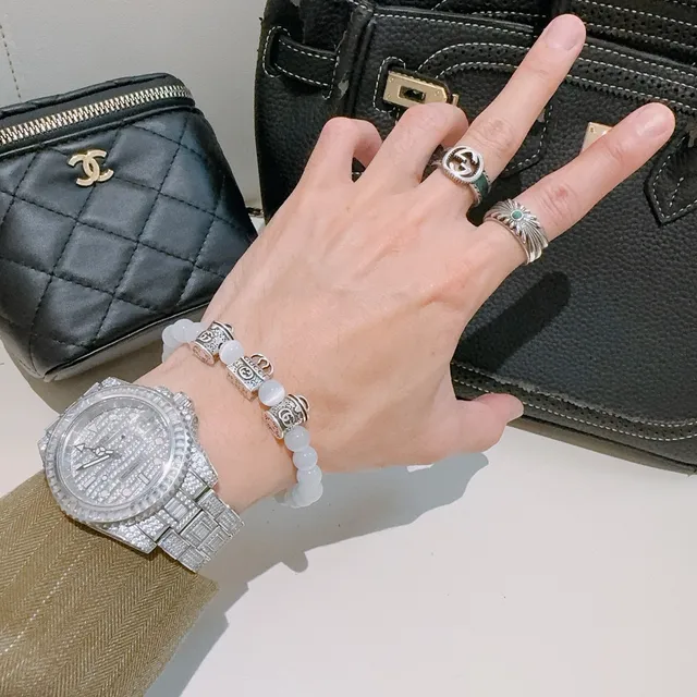 Gucci White Cat's-Eye Bead and Interlocking G Charm Bracelet 5