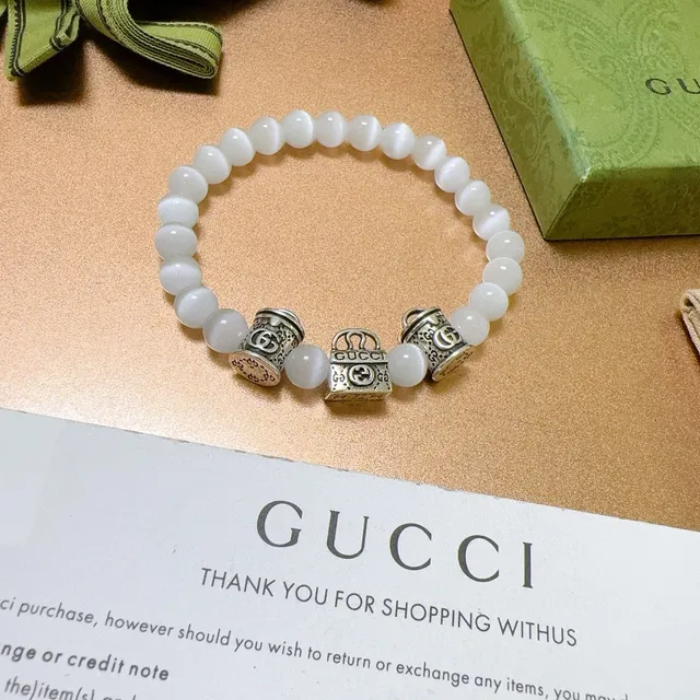 Gucci White Cat's-Eye Bead and Interlocking G Charm Bracelet 7