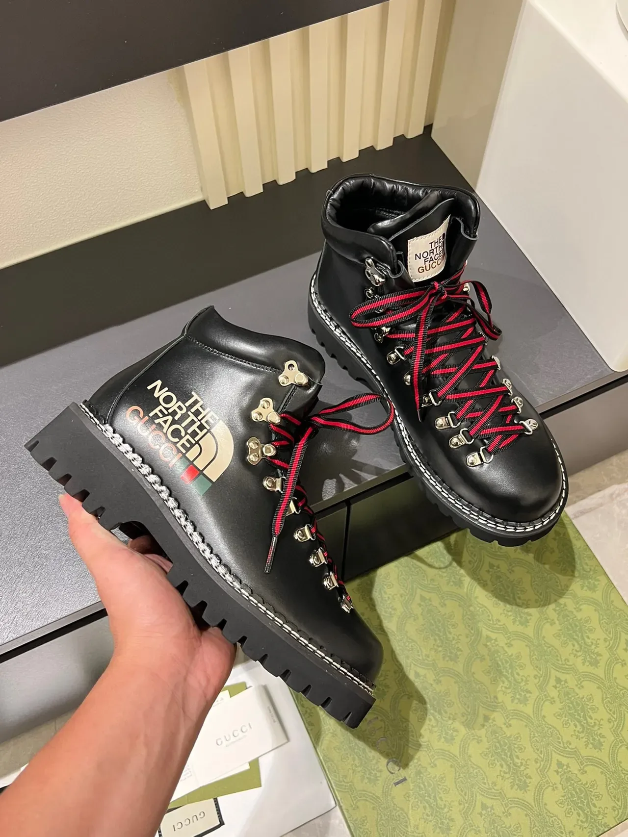 Gucci x The North Face Botas de Trekking de Couro Preto 7