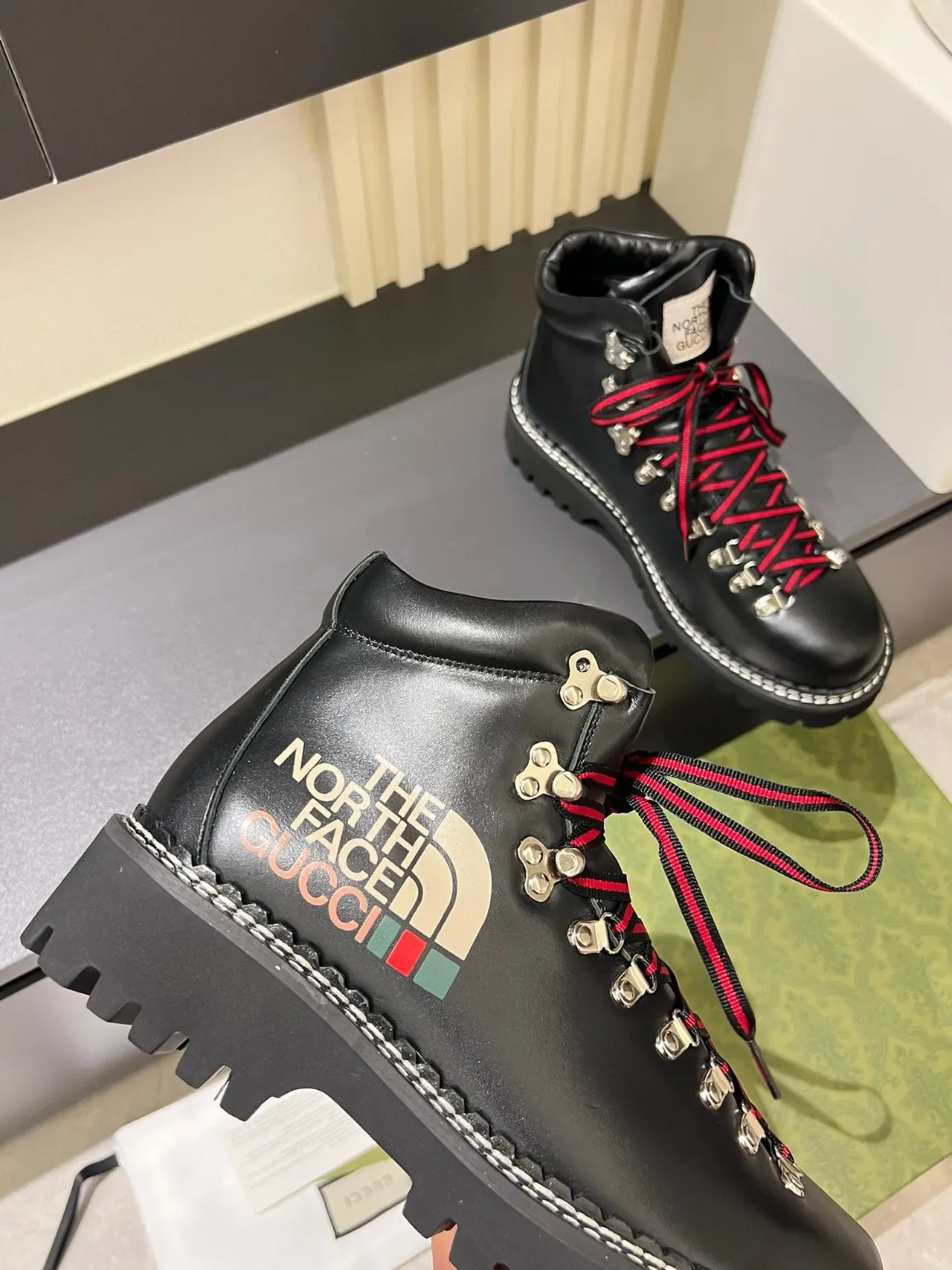 Gucci x The North Face Botas de Trekking de Couro Preto 8