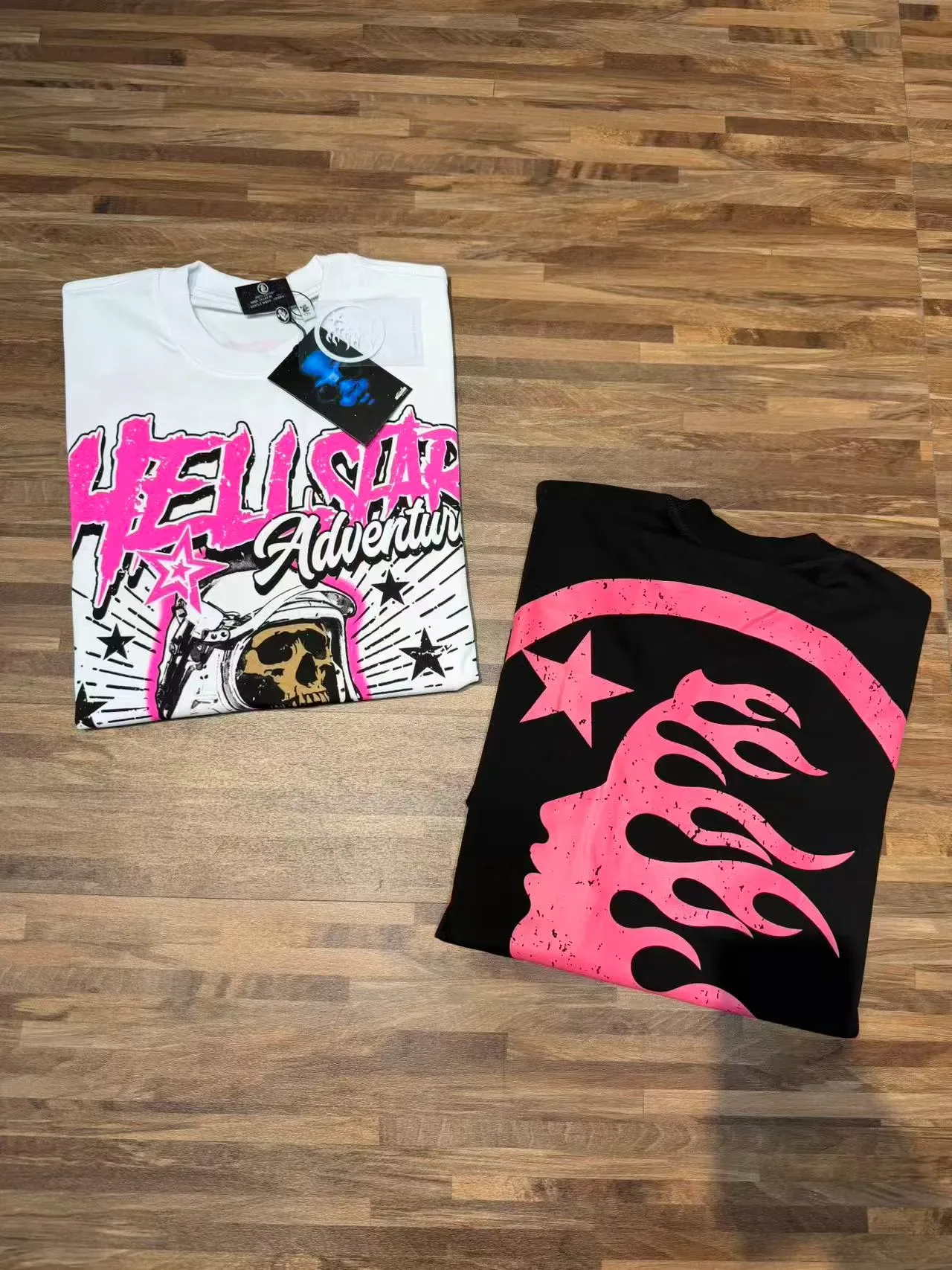 Camiseta Hellstar blanca y rosa con estampado gráfico de corte oversize 3