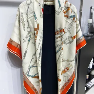 Hermès 米色橙色 马术硬件印花 双面丝绸围巾