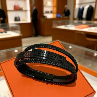 Hermès Pulseira Couro Trançado Preto com Placa de Metal Mate