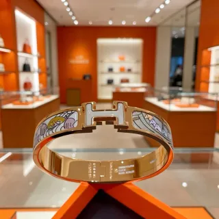 Hermès Clic H Esmalte Ilustración Tono Dorado Pulsera