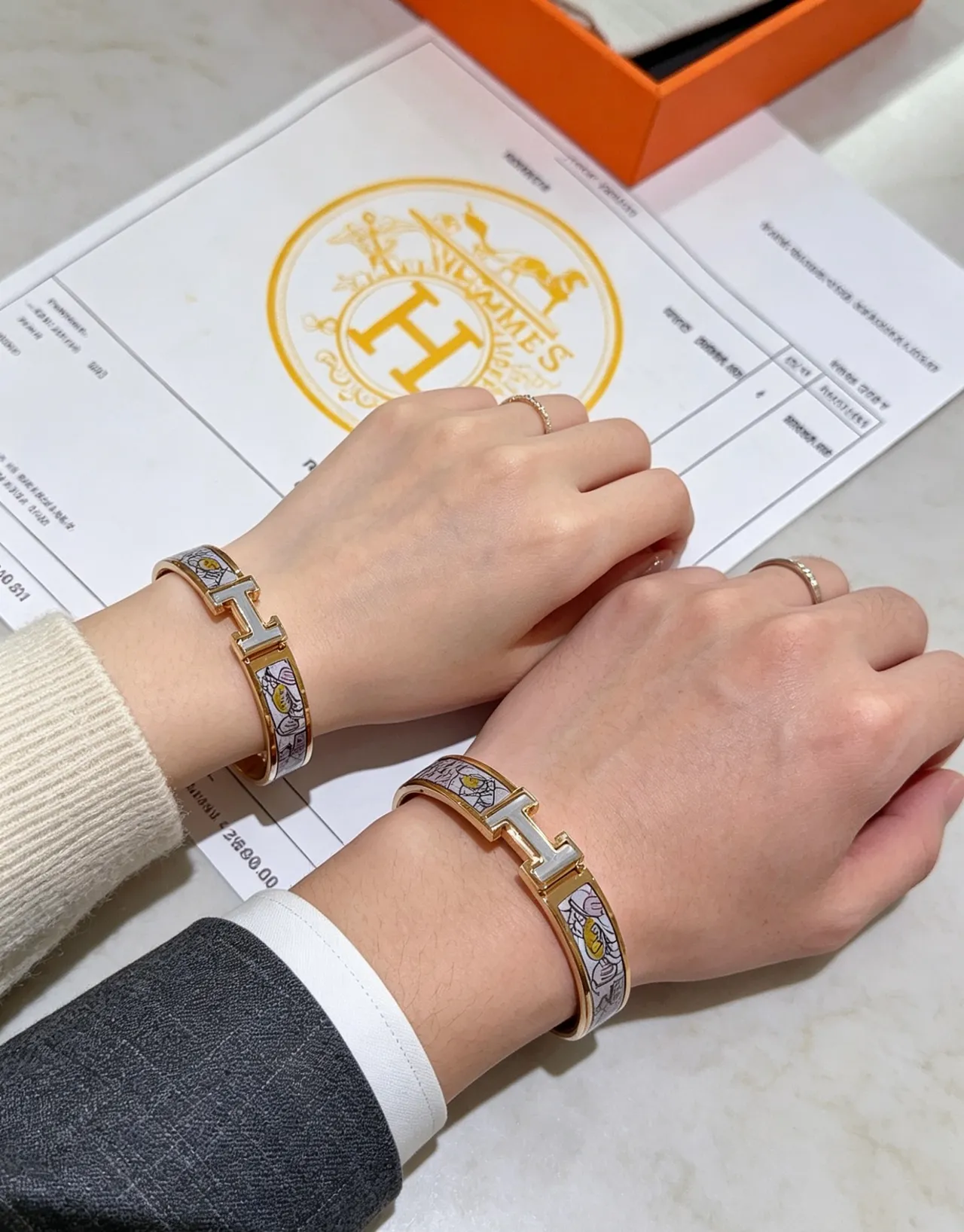 Hermès Clic H Esmalte Ilustração Pulseira dourada 5