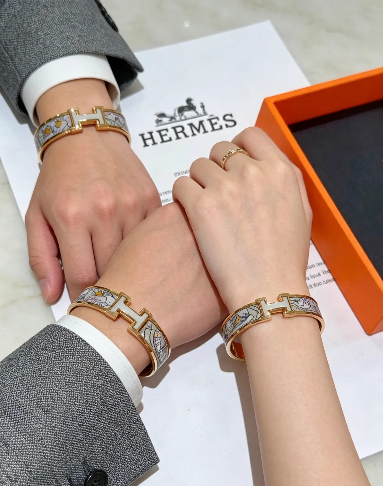 Hermès Clic H Esmalte Ilustração Pulseira dourada 8