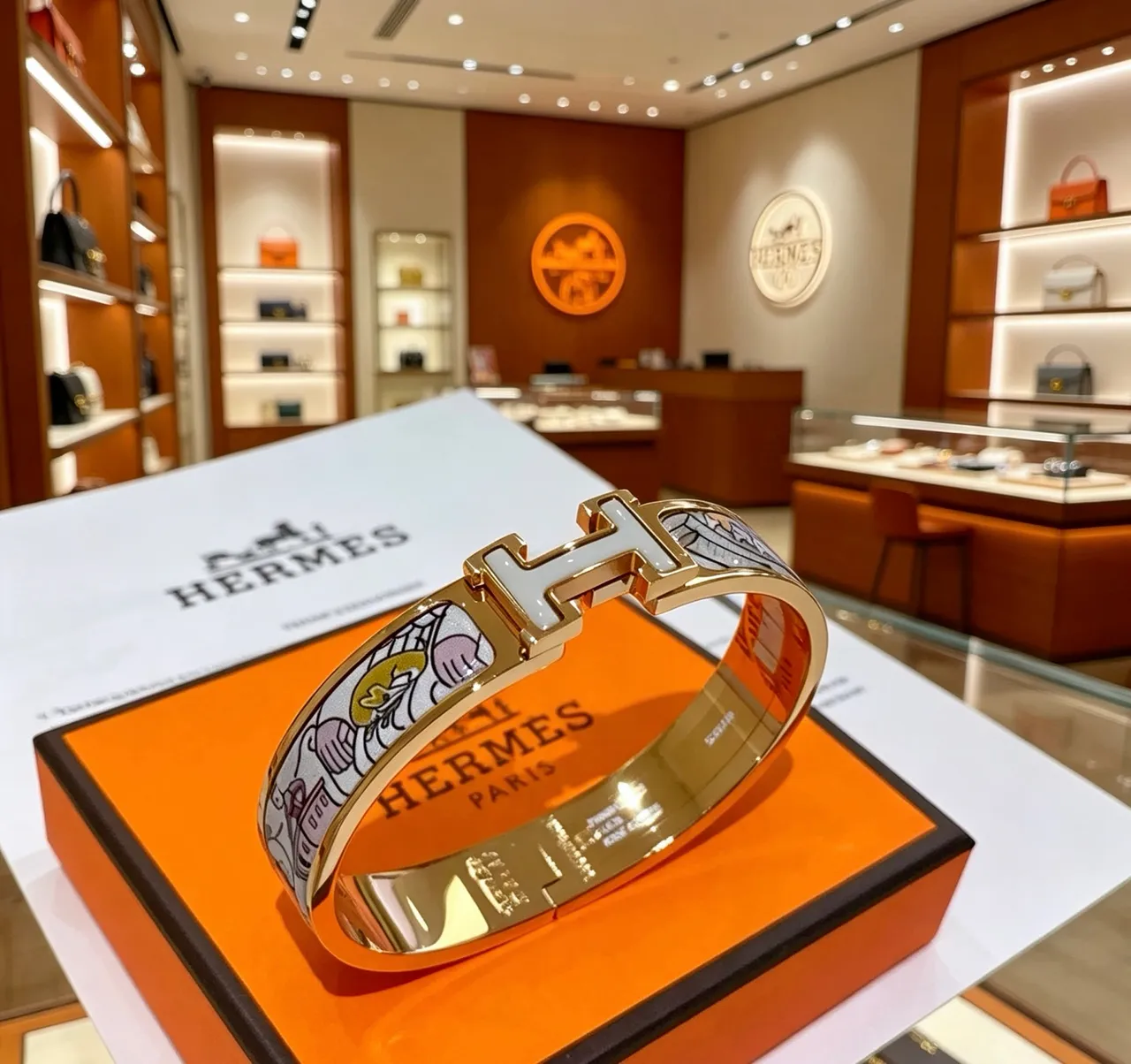 Hermès Clic H Esmalte Ilustração Pulseira dourada 9