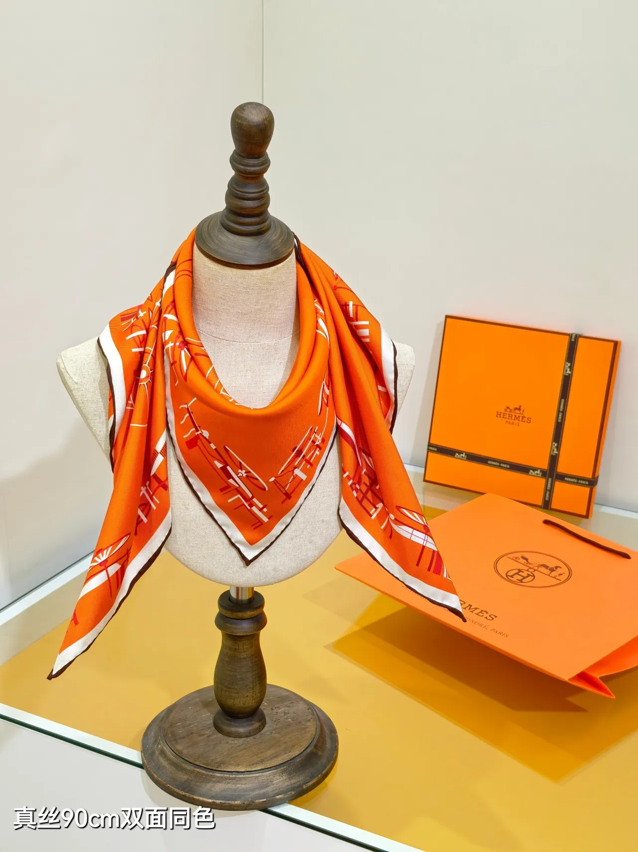 Hermès Complication Équestre Jaune Citrouille Blanc Caramel Écharpe de soie 2