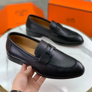 Hermès H Logo Loafer Cuero Negro con Textura Pebbled Loafer