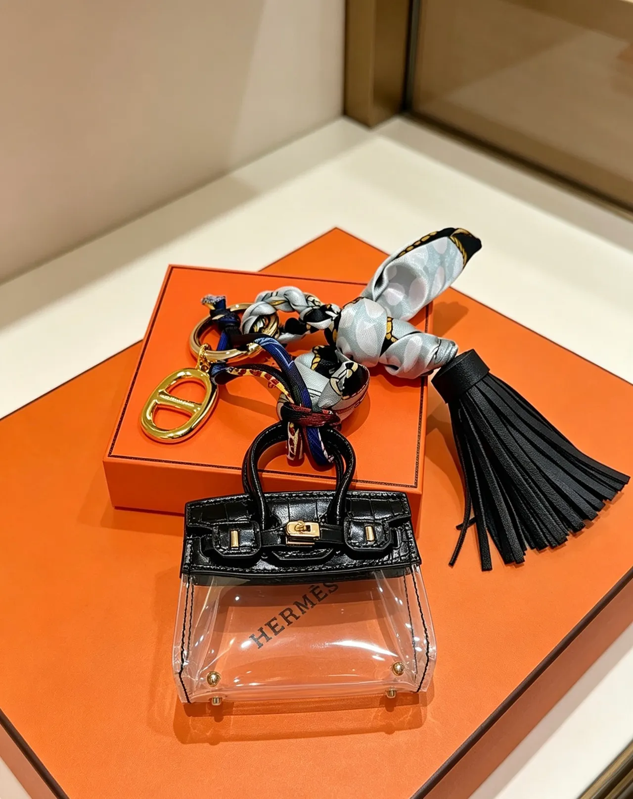 Hermès Mini Birkin Sac Tote en PVC Noir Croc-Embossé et Transparente 2