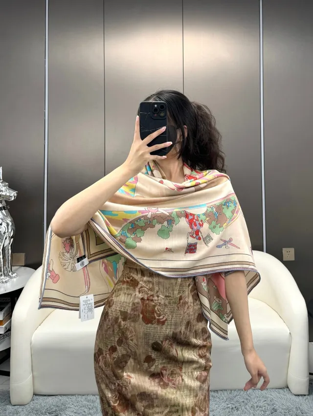 Hermès Impressão Ilustrativa Multicolor Lenço de Seda 3