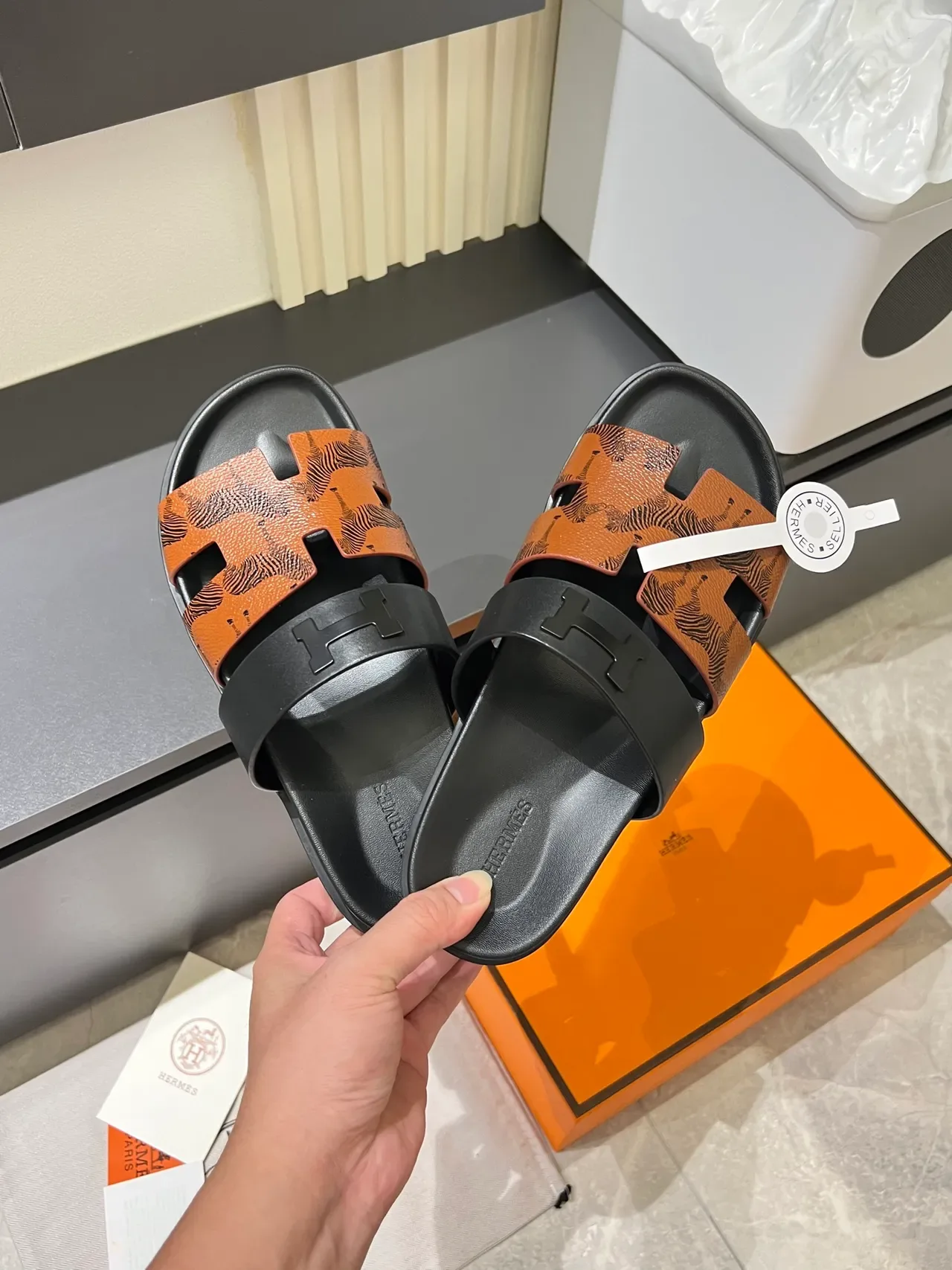 Hermès Oran काले भूरे डबल स्ट्रैप H-आकार के हार्डवेयर स्लाइड स्लिपर्स 11