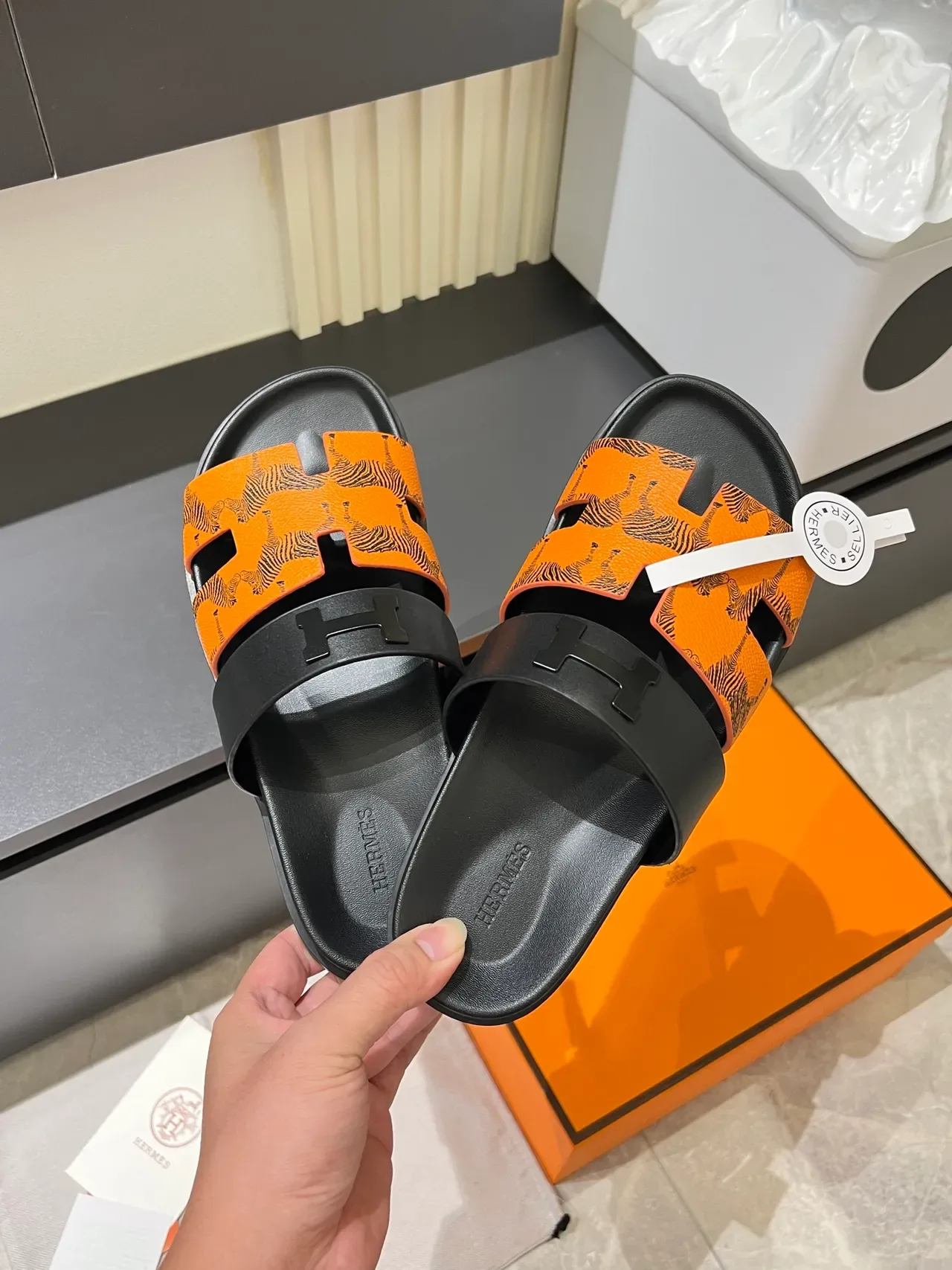 Hermès Oran काले भूरे डबल स्ट्रैप H-आकार के हार्डवेयर स्लाइड स्लिपर्स 14
