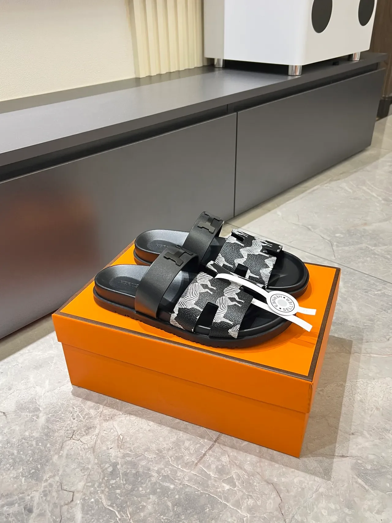 Hermès Oran काले भूरे डबल स्ट्रैप H-आकार के हार्डवेयर स्लाइड स्लिपर्स 15