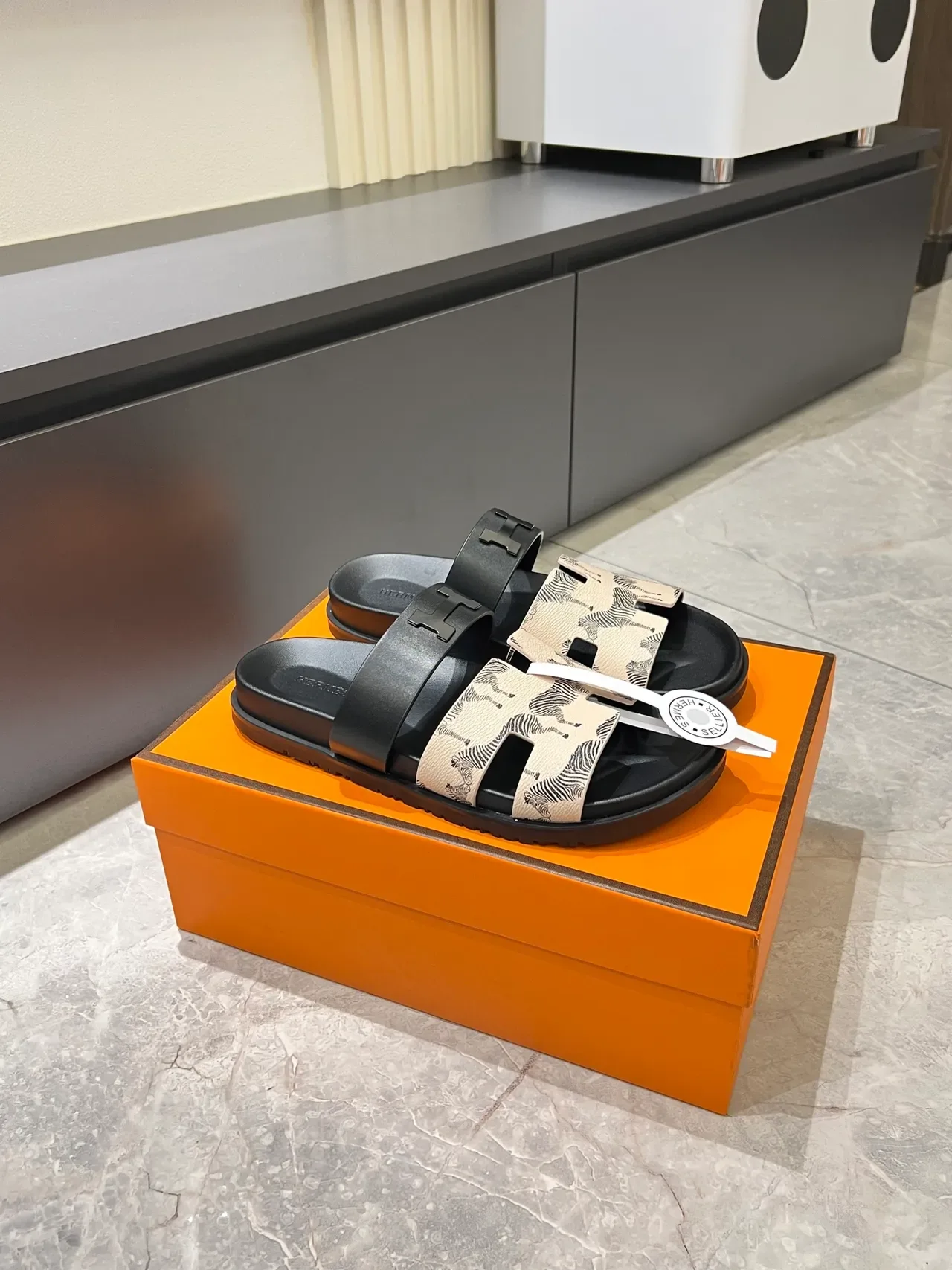 Hermès Oran काले भूरे डबल स्ट्रैप H-आकार के हार्डवेयर स्लाइड स्लिपर्स 16