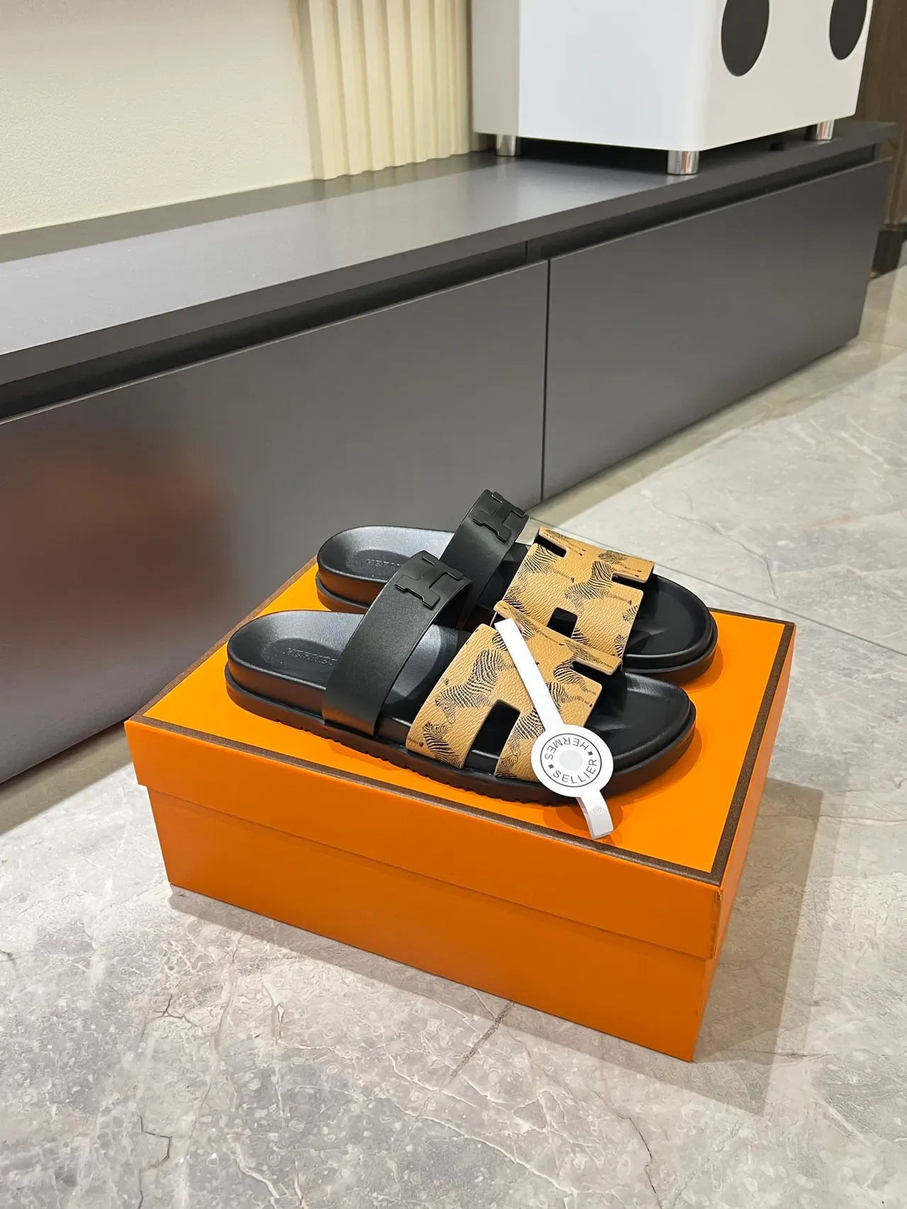 Hermès Oran काले भूरे डबल स्ट्रैप H-आकार के हार्डवेयर स्लाइड स्लिपर्स 18