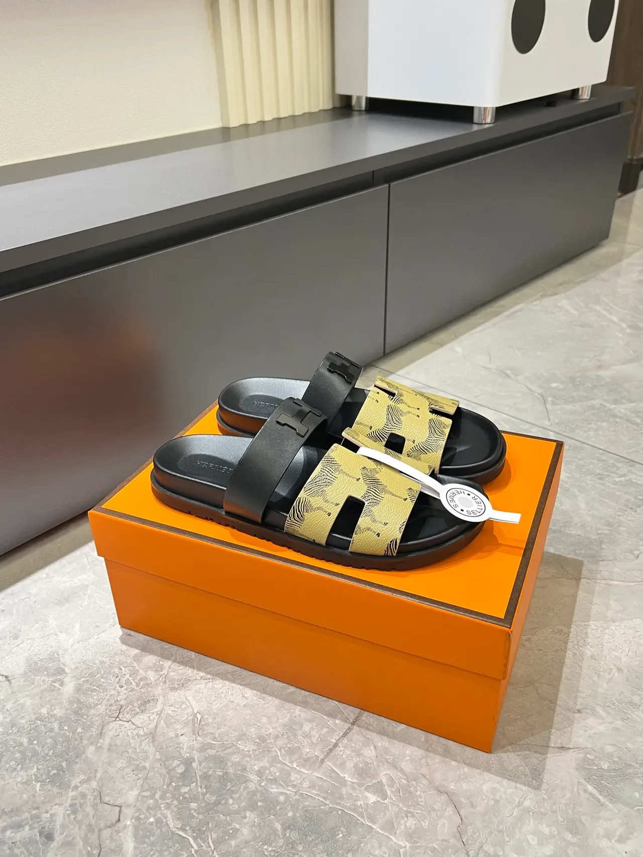 Hermès Oran काले भूरे डबल स्ट्रैप H-आकार के हार्डवेयर स्लाइड स्लिपर्स 19