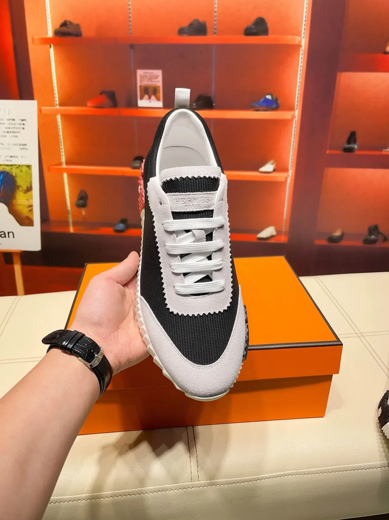 Hermès Oran Sneaker Noir, Gris, Blanc, Rouge Sneakers lifestyle 6