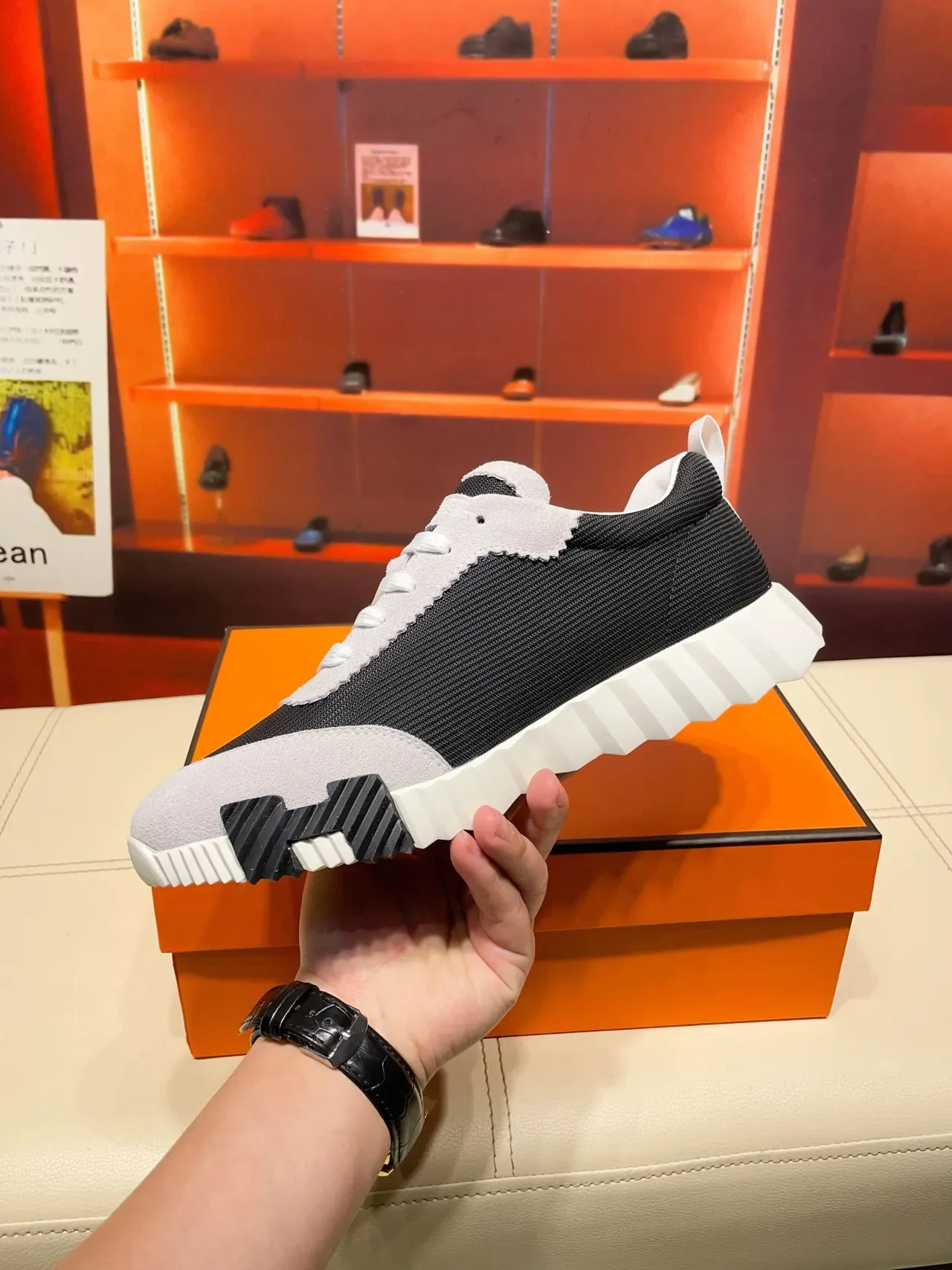 Hermès Oran Sneaker Noir, Gris, Blanc, Rouge Sneakers lifestyle 7
