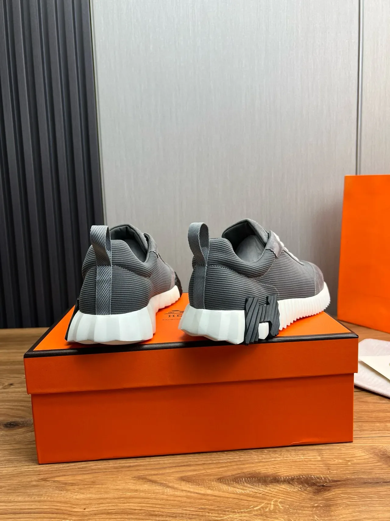 Hermès Oran Sneaker Gris Suede-Mesh Semelle Blanche à Nervures Sneakers Lifestyle 5
