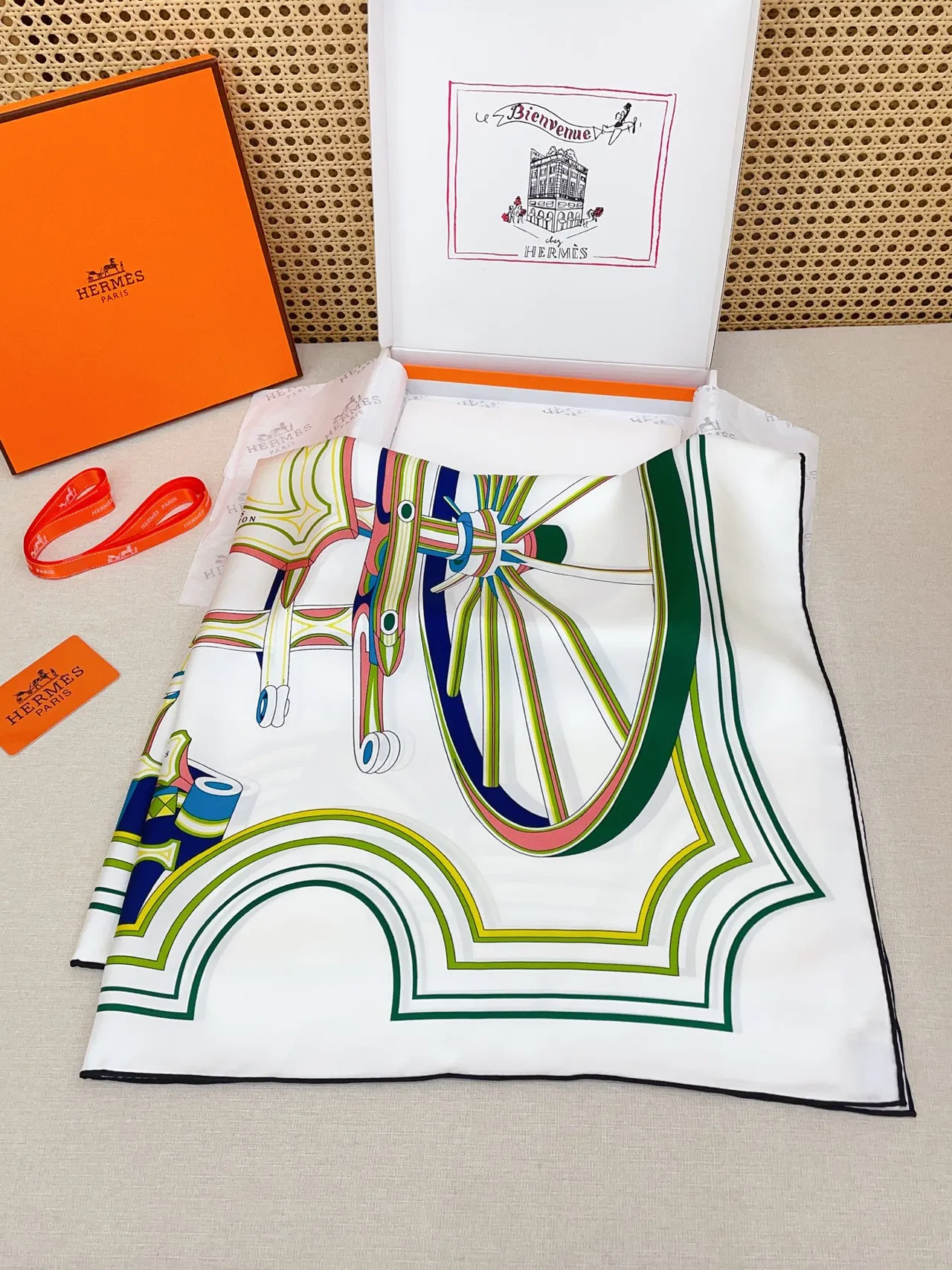 Hermès Wheel Blanc Multicolore Borde de Twill Enroulé à la Main Illustration Géométrique de Carrosse Écharpe en Soie 8