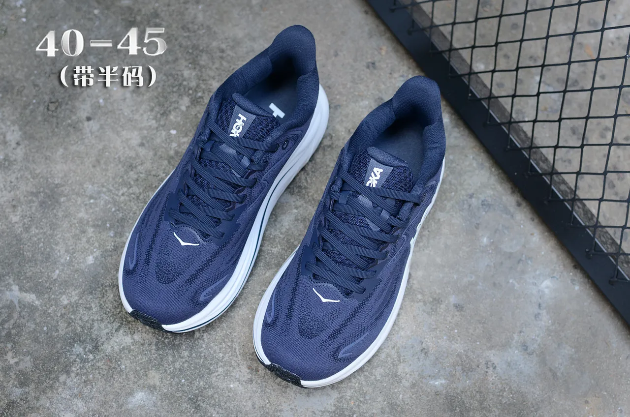 Hoka Clifton Navy and White Chaussures de course 4