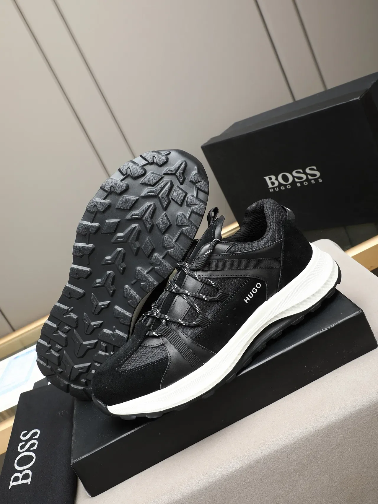 HUGO Black and White Lifestyle Sneaker 5
