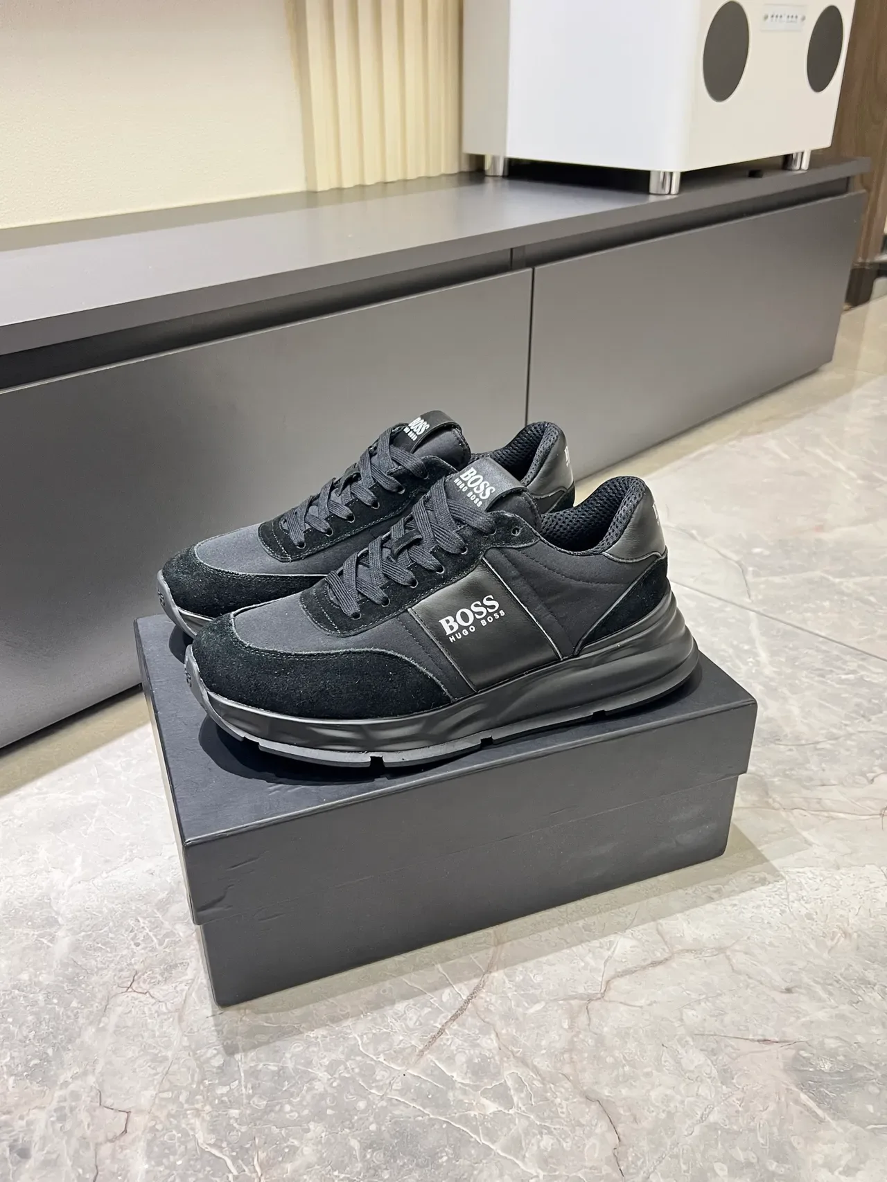 Hugo Boss Sneakers Lifestyle Semelle Monochrome Sculptée Matériau Mixte Supérieure Noire 4