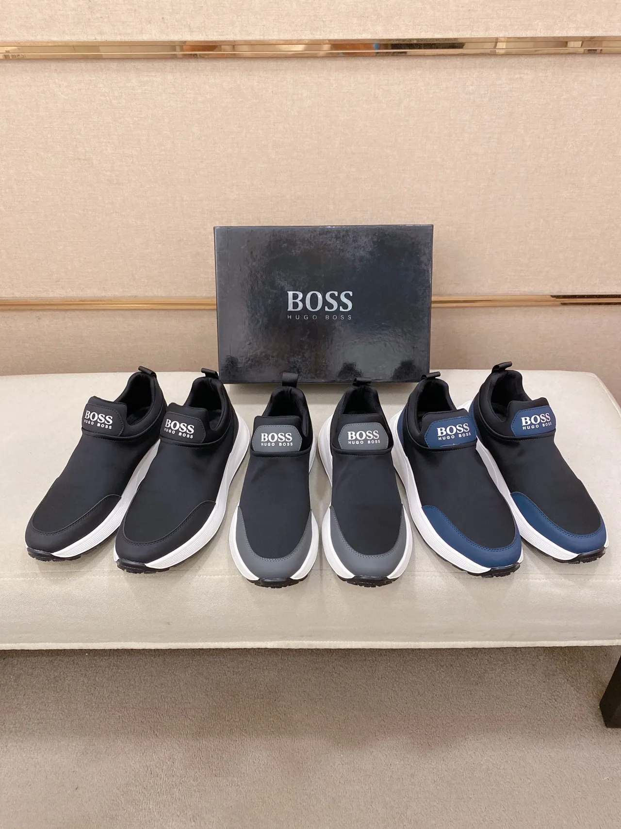 Hugo Boss Tênis Lifestyle Preto e Branco Slip-On Colar Moldado 2
