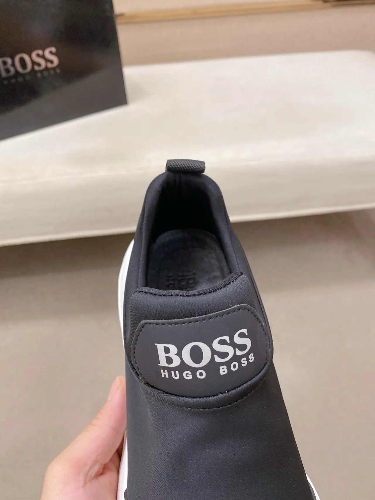 Hugo Boss Tênis Lifestyle Preto e Branco Slip-On Colar Moldado 4