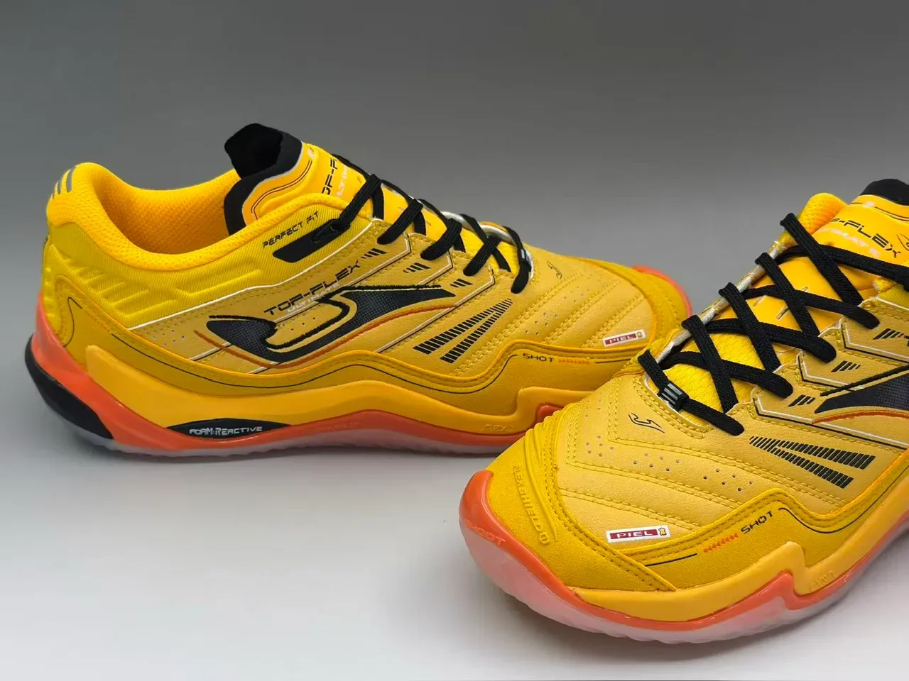 Joma Top-Flex Ultimate jaune orange noir basket lifestyle 4