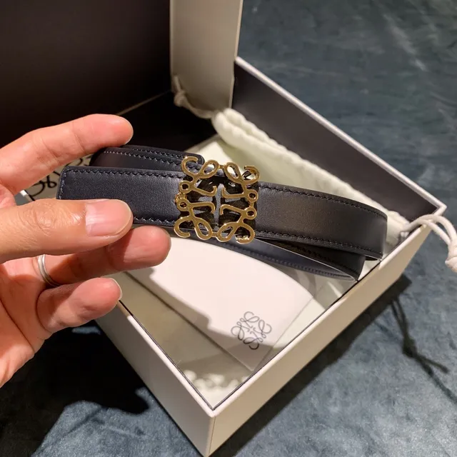 Loewe Anagram Belt Ceinture noire dorée lanière étroite boucle cuir 5