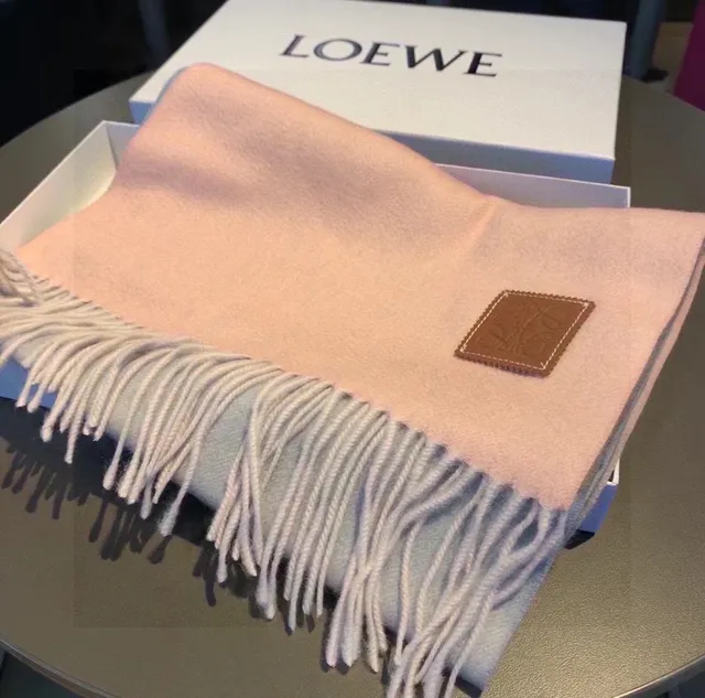 Loewe Anagram Pink Gray Bords frangés Patch de cuir cousu Écharpe en cachemire 4