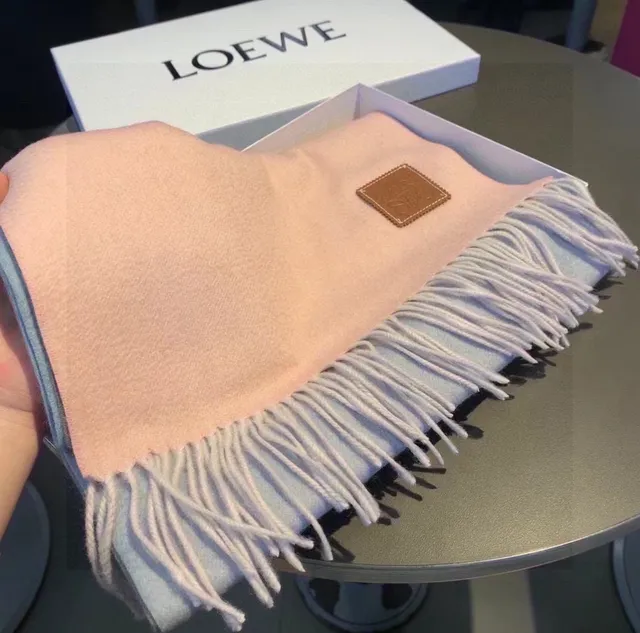 Loewe Anagram Pink Gray Bords frangés Patch de cuir cousu Écharpe en cachemire 5