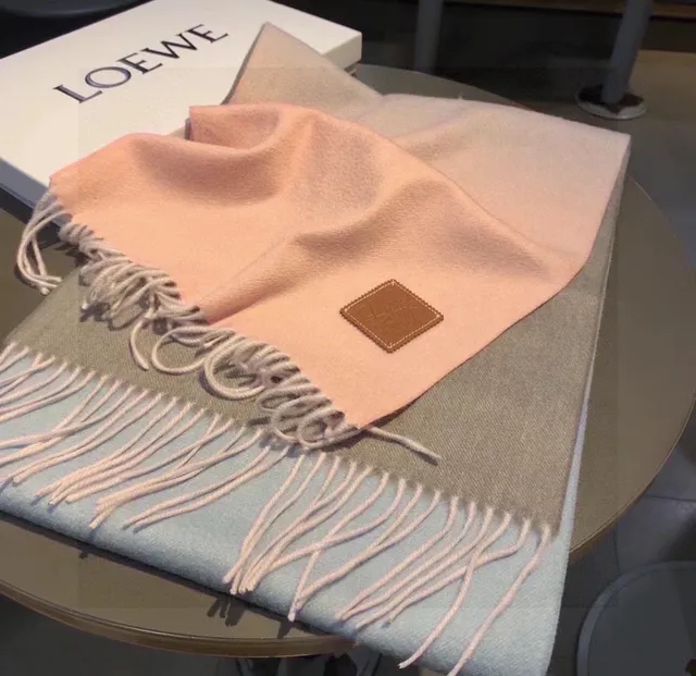 Loewe Anagram Pink Gray Bords frangés Patch de cuir cousu Écharpe en cachemire 6