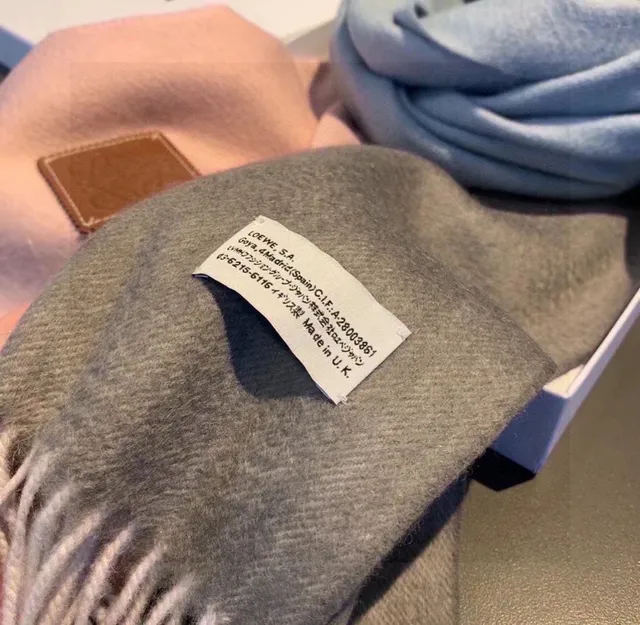 Loewe Anagram Pink Gray Bords frangés Patch de cuir cousu Écharpe en cachemire 9