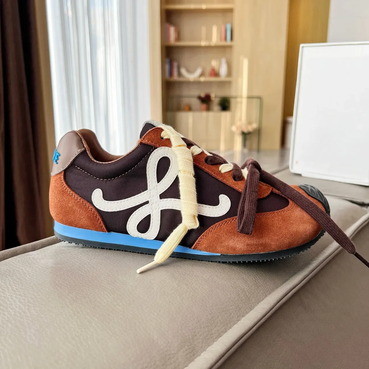 Loeve Beige Marron Retro Runner Silhouette Daim et Cuir Panneau Chaussures Lifestyle 3
