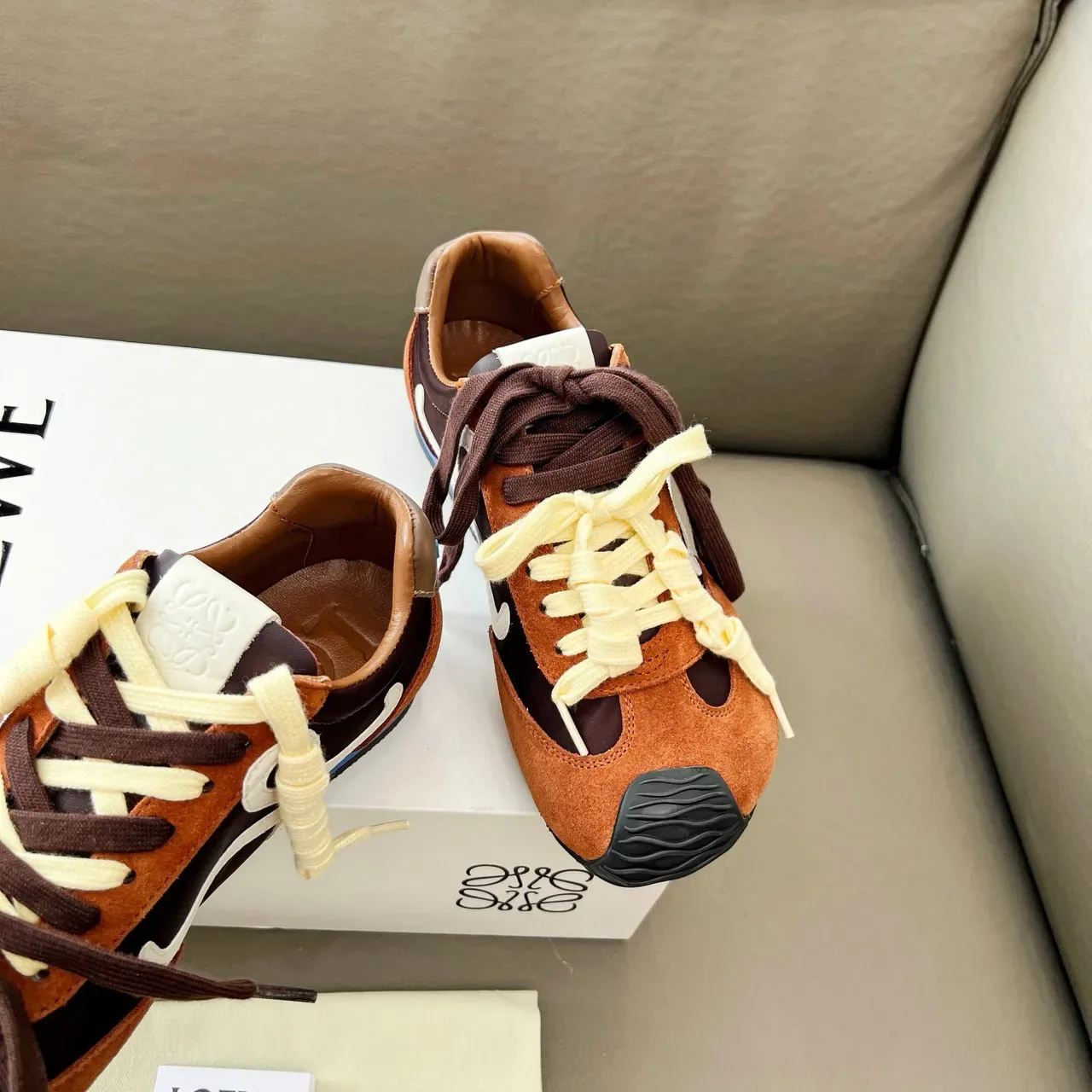 Loeve Beige Marron Retro Runner Silhouette Daim et Cuir Panneau Chaussures Lifestyle 4