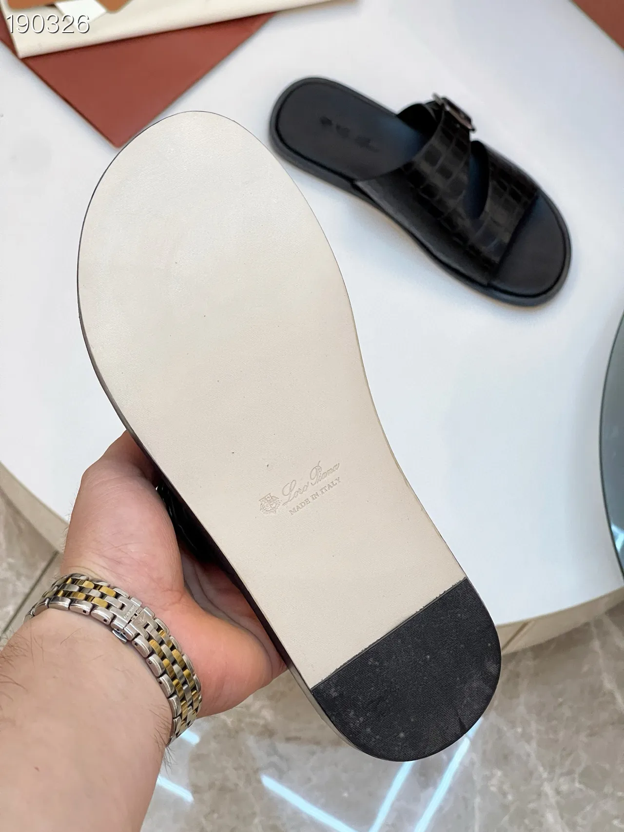 Loro Piana Sandales Casual en Cuir Embossé Crocodile à Double Sangle Noires 2