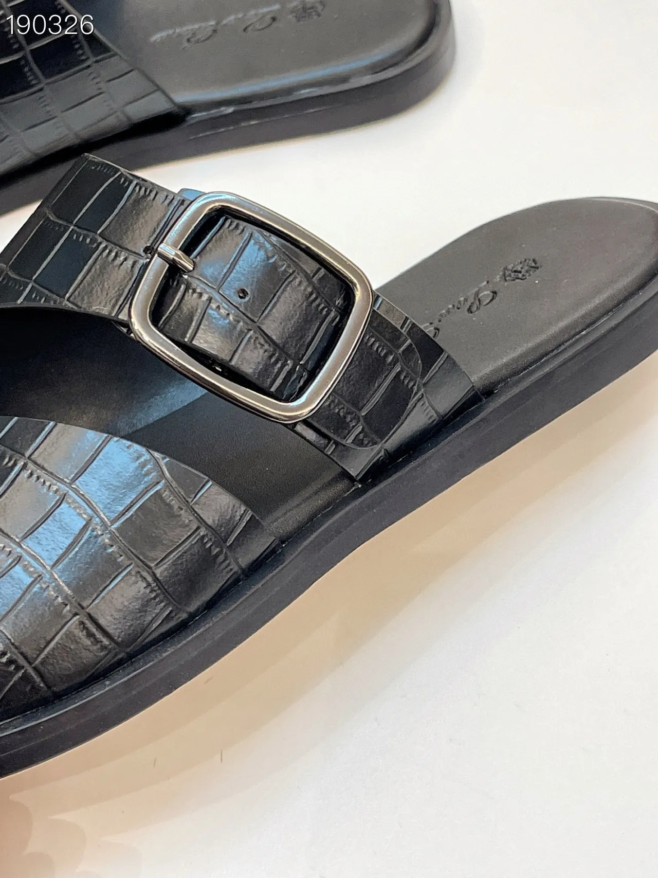 Loro Piana Sandales Casual en Cuir Embossé Crocodile à Double Sangle Noires 3