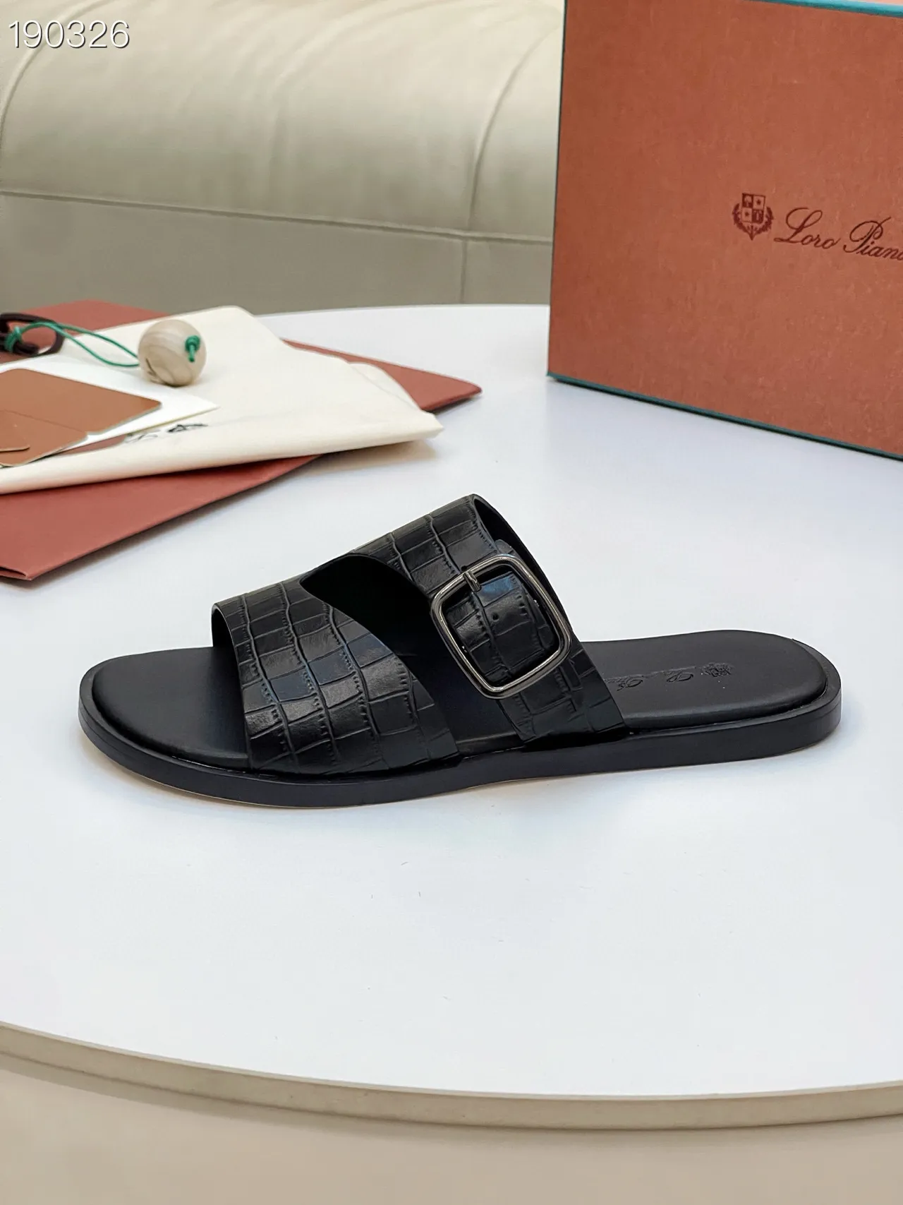 Loro Piana Sandales Casual en Cuir Embossé Crocodile à Double Sangle Noires 6