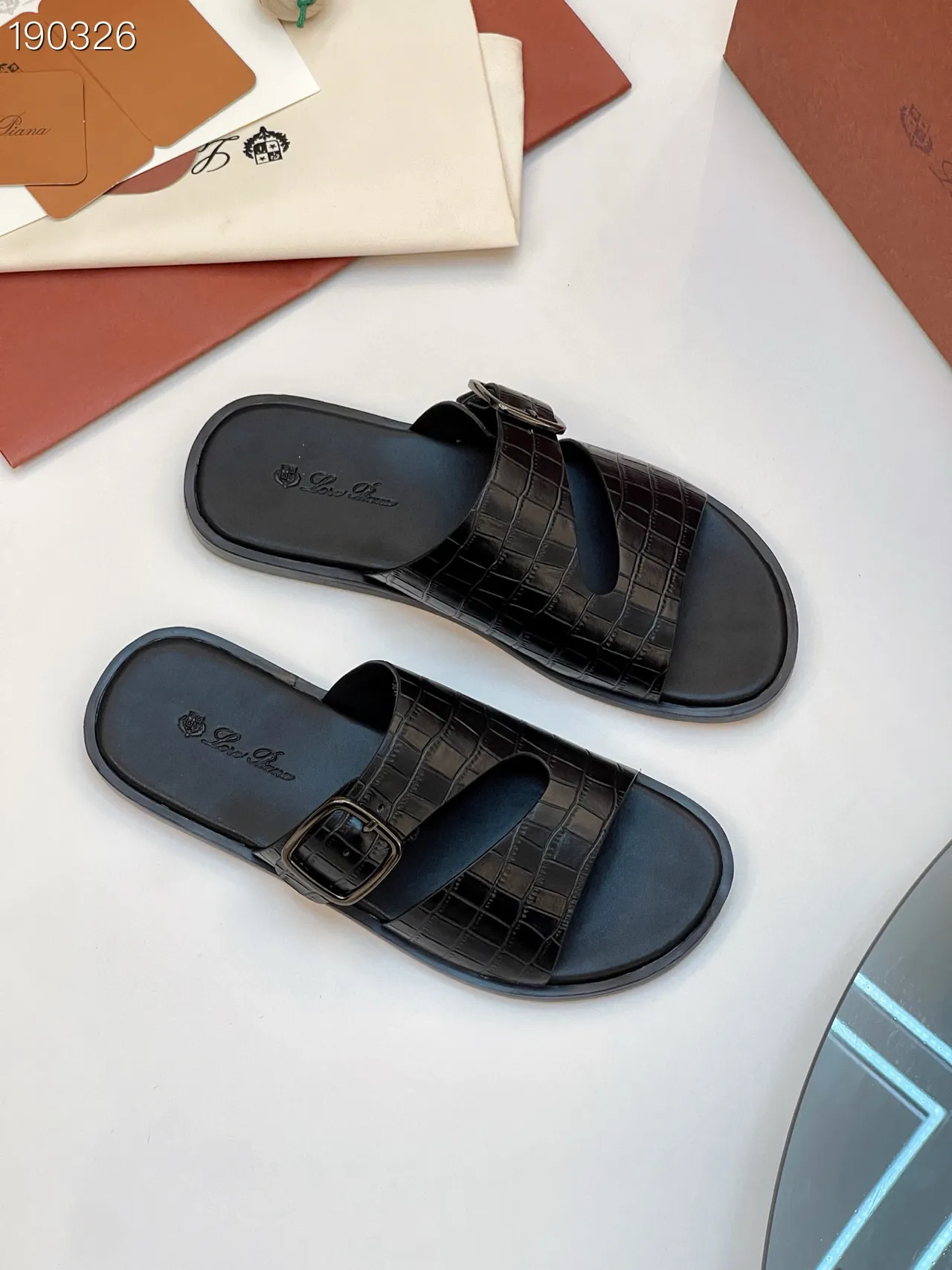 Loro Piana Sandales Casual en Cuir Embossé Crocodile à Double Sangle Noires 7