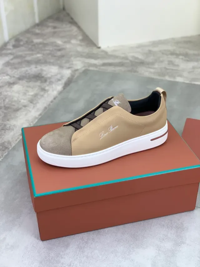 Loro Piana Tênis Slip-On de Camurça e Couro Bege Lifestyle 4
