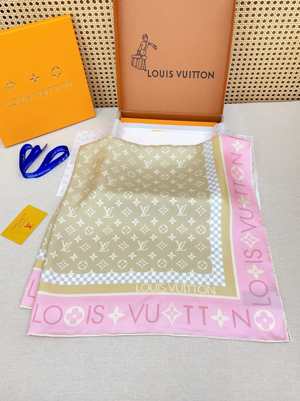 Louis Vuitton Bandana Monogram Floral Seda Écharpe 8
