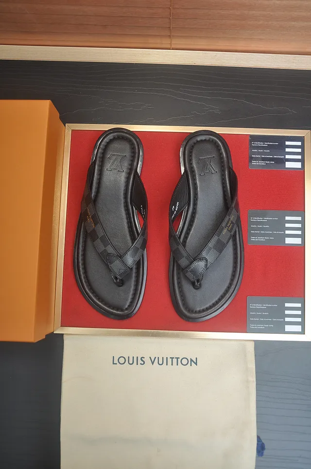 Louis Vuitton أسود بني جلدي سول ثونغ سيليويت نعال 10
