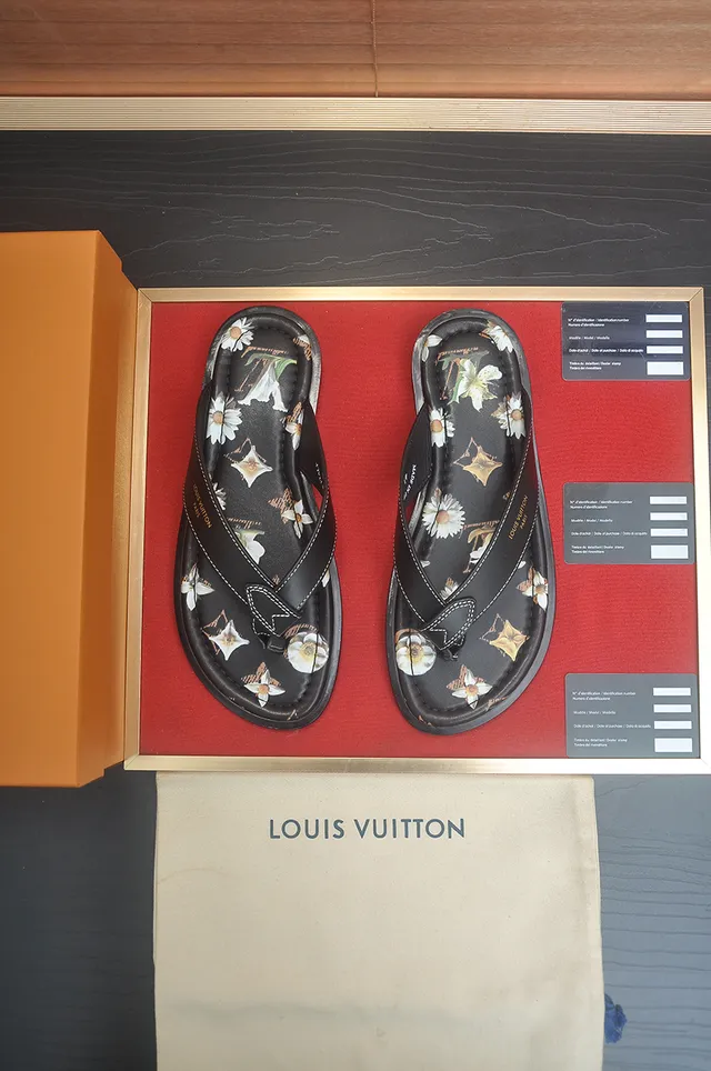 Louis Vuitton أسود بني جلدي سول ثونغ سيليويت نعال 15