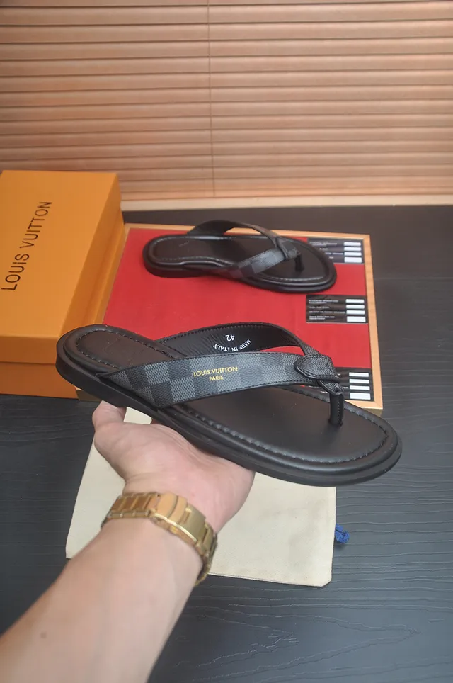 Louis Vuitton أسود بني جلدي سول ثونغ سيليويت نعال 16