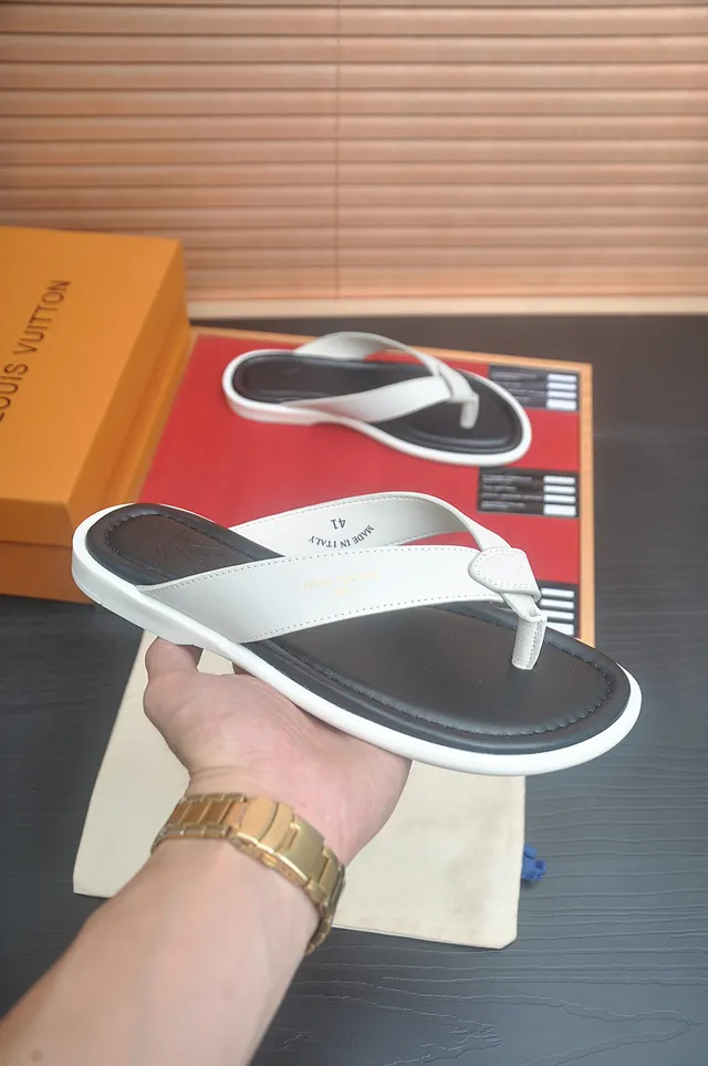 Louis Vuitton أسود بني جلدي سول ثونغ سيليويت نعال 18